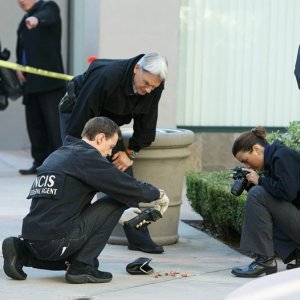 Sean Murray, Mark Harmon e Cote de Pablo in una scena dell'episodio Kill Screen di NCIS