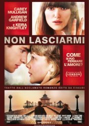 La locandina italiana di Non lasciarmi