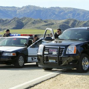 Gli Agenti schierati in una sequenza dell'episodio Targets of Obsession di CSI: Scena del crimine