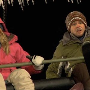 Emma Bell e Shawn Ashmore in una sequenza di Frozen