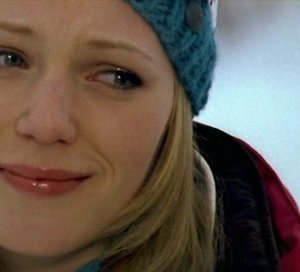Emma Bell in una scena del film Frozen