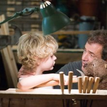 Il piccolo Riley Thomas Stewart  e Mel Gibson in Mr. Beaver
