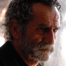 Menderes Samancilar nel film Si tu meurs, je te tue