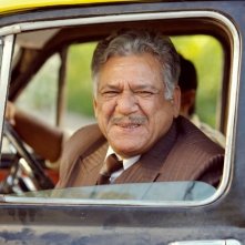 Om Puri in una scena del film West Is West