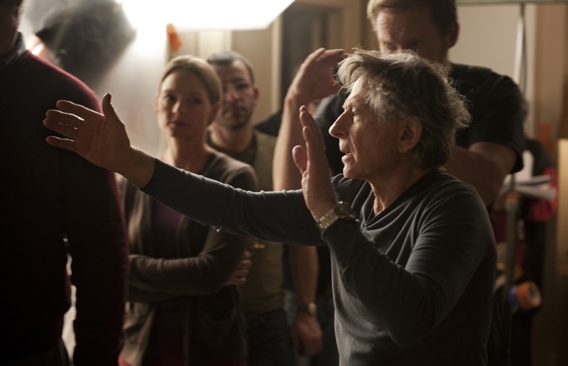 Roman Polanski circondato dalle sue star sul set di God of Carnage