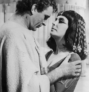 Elizabeth Taylor e Richard Burton in Cleopatra
