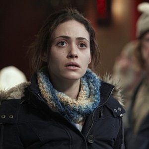 Emmy Rossum nell'episodio Frank Gallagher: Loving Husband, Devoted Father della serie Shameless