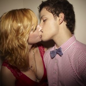 Rachel Thevenard e James Newman nel remake americano di Skins