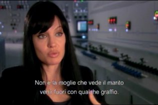 Salt - Clip dagli extra homevideo