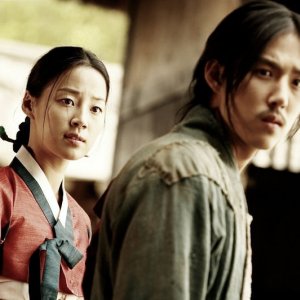 Una bella immagine di Han Ji-Hye e Baek Sung-Hyun in Blades of Blood
