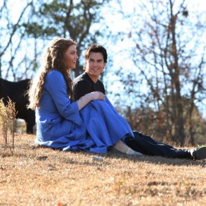 Lauren Cohan e Ian Somerhalder in un momento dell'episodio The Descent di Vampire Diaries
