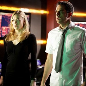 Yvonne Strahovski e Zachary Levi nell'episodio Chuck Versus The A-Team