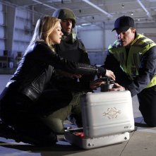 Yvonne Strahovski, Zachary Levi e Adam Baldwin nell'episodio Chuck Versus The A-Team