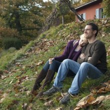 Elio Germano con Andrea Osvart  in La fine è il mio inizio