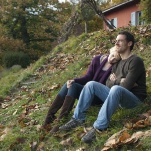 Elio Germano con Andrea Osvart  in La fine è il mio inizio