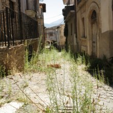 Il centro storico di Poggio Picenze nel film Ju tarramutu