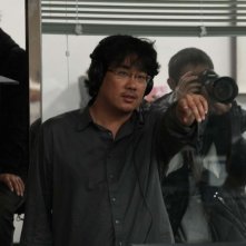 Il regista Bong Joon-Ho sul set di Mother