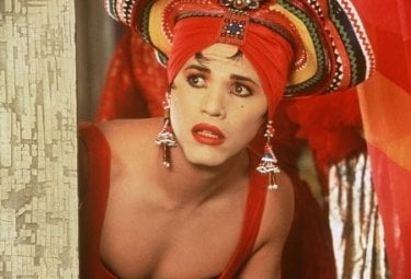 John Leguizamo è Chi-Chi Rodriguez nel film A Wong Foo, grazie di tutto! Julie Newmar
