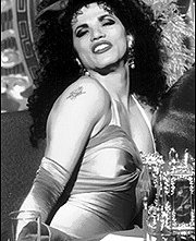 John Leguizamo è la frizzante Chi-Chi Rodriguez nel film A Wong Foo, grazie di tutto! Julie Newmar