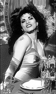 John Leguizamo è la frizzante Chi-Chi Rodriguez nel film A Wong Foo, grazie di tutto! Julie Newmar
