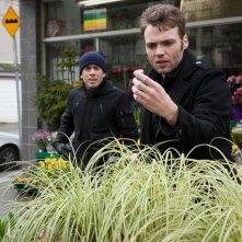 Kirk Acevedo e Seth Gabel nell'episodio Bloodline di Fringe