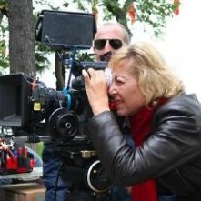 La regista Annamaria Panzera sul set del suo L'affare Bonnard con