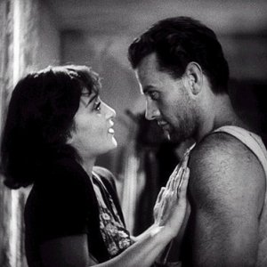 Massimo Girotti e Clara Calamai sono i protagonisti di Ossessione di Visconti