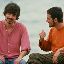 Matteo Petrini con Paolo Migone nella commedia Questo mondo è per te