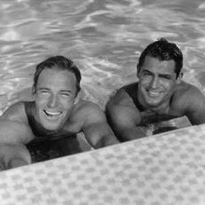 Randolph Scott e Cary Grant in piscina insieme