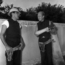 Chiari e Vianello sul set de I magnifici tre - tratta dal libro Walter Chiari, un animale da palcoscenico di Michele Sancisi, Mediane editore