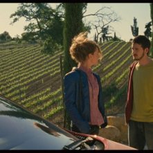 Eugenia Costantini e Matteo Petrini in mezzo alle vigne di Questo mondo è per te