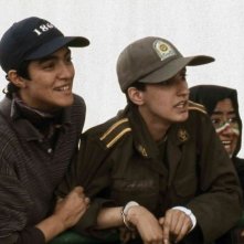 Ida Sadeghi, Shayesteh Irani, Mahnaz Zabihi, Golnaz Farmani e Sima Mobarak Shahi in una scena del film di Jafar Panahi 'Offside'