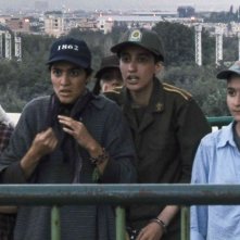 Ida Sadeghi, Shayesteh Irani, Sima Mobarak Shahi, Mahnaz Zabihi, Golnaz Farmani e Nazanin Sedighzadeh in una scena del film di Jafar Panahi 'Offside'
