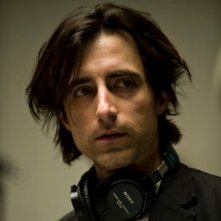 Il regista Noah Baumbach sul set di Greenberg