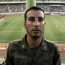 Safar Samandar in una scena del film di Jafar Panahi 'Offside'.