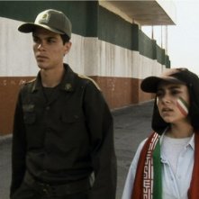 Sima Mobarak Shahi in una scena del film di Jafar Panahi 'Offside'