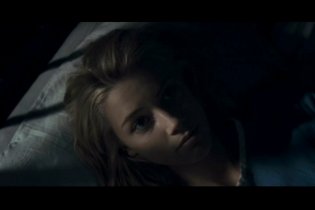 The Ward - Il reparto - Clip 'Dei vestiti per te'