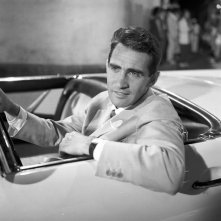 Un affascinantissimo Walter Chiari in una foto tratta dal libro Walter Chiari, un animale da palcoscenico di Michele Sancisi, Mediane editore