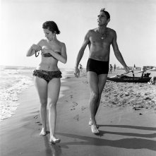 Walter Chiari Con Mina A Fregene Nel 1960 Tratta Dal Libro Walter Chiari Un Animale Da Palcoscenico  198270