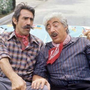 Walter Chiari e Gino Bramieri nel 1975 - tratta dal libro Walter Chiari, un animale da palcoscenico di Michele Sancisi, Mediane editore