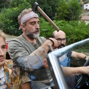 Jesse Johnson insieme a Gonzalo de Castro e Javier Cámara nella commedia ¿Para qué sirve un oso?