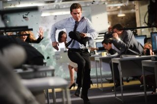 Shia LaBeouf in azione in Transformers: The Dark of the Moon