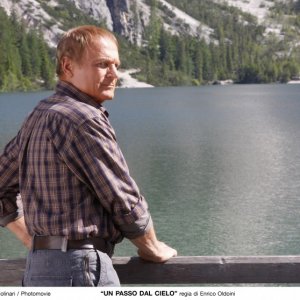 Terence Hill protagonista della serie Un passo dal cielo