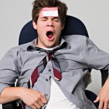 Adam Devine in una foto promozionale della serie Workaholics