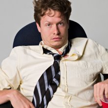 Anders Holm in un'immagine promozionale della serie Workaholics