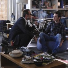 Christian Slater e Bret Harrison nella serie Breaking In