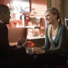Damon Wayans Jr. e Elisha Cuthbert nell'episodio Your Couples Friends & Neighbor di Happy Endings