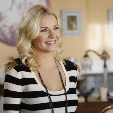 Elisha Cuthbert nell'episodio Your Couples Friends & Neighbor di Happy Endings
