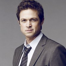 Eric Close in una foto promozionale della serie Chaos