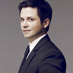 Freddy Rodriguez in una foto promozionale della serie Chaos